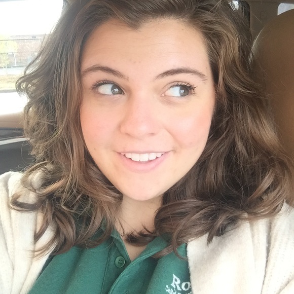 MEET YOUR POSHER - Picture 2 of 5